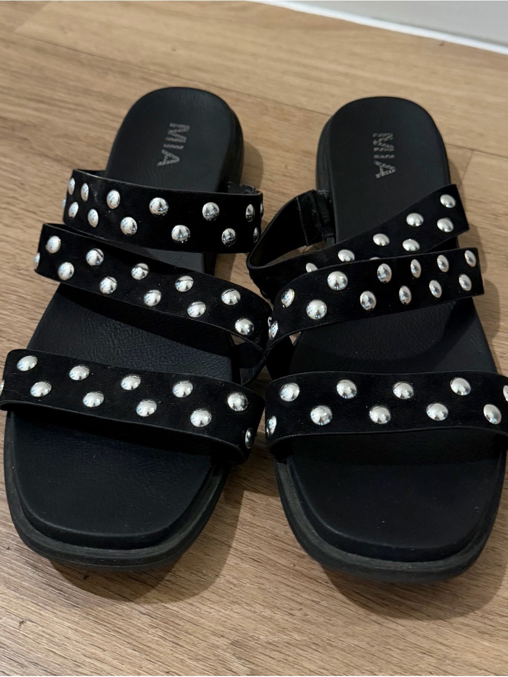 MIA Women’s Black Elegant Slide Sandals with Silver Studs Accents size 9.5 - Picture 3 of 6
